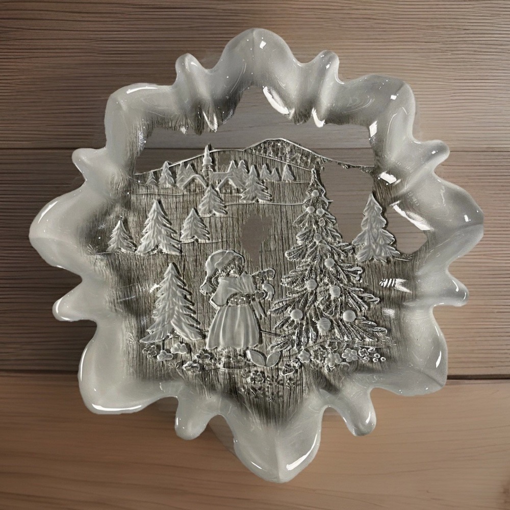 Mikasa Christmas Story 9.75 In.‎ Bon Bon Candy Glass Plate Charming  Decor